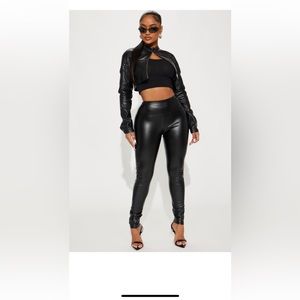 Faux leather tummy tuck leggings